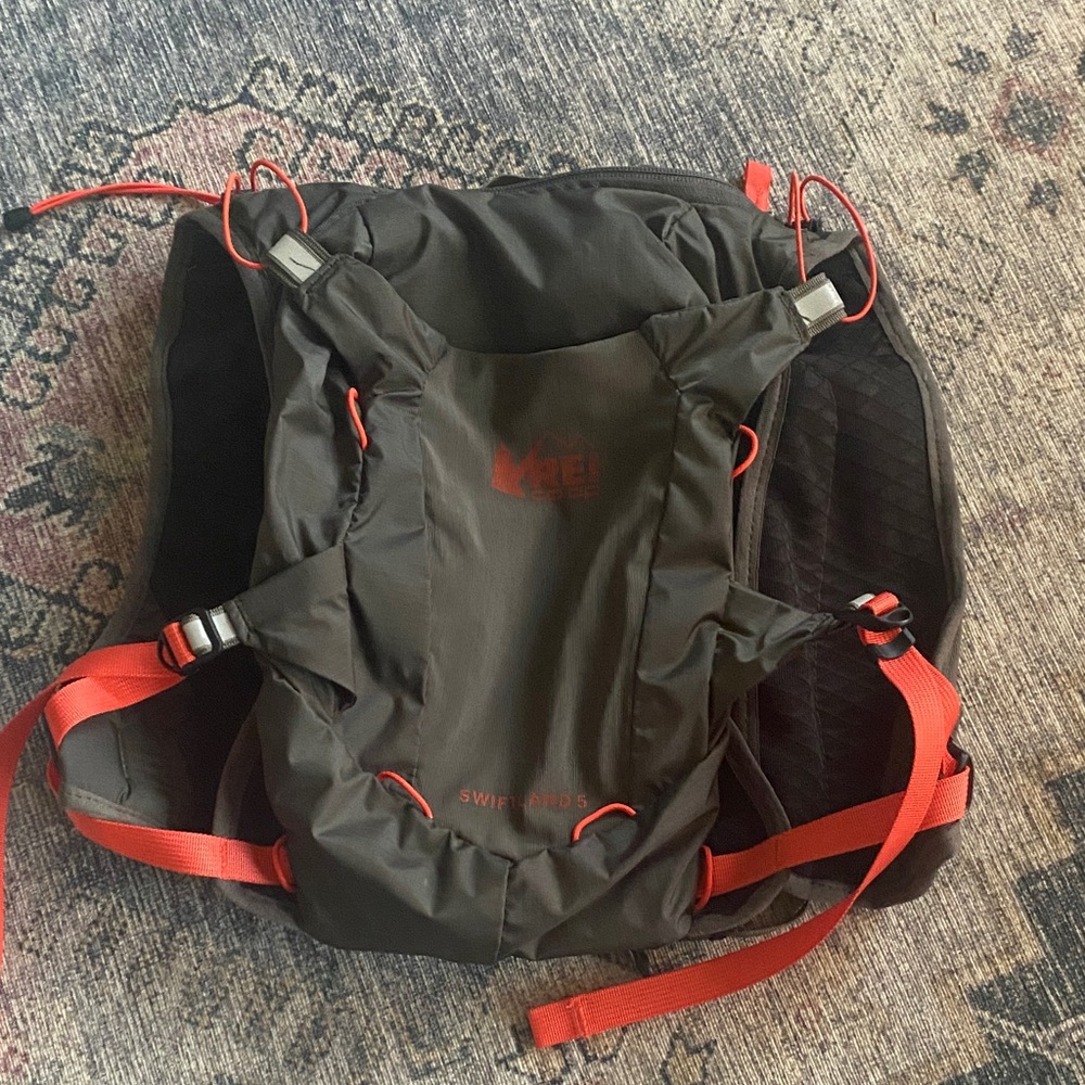 REI Swiftland 5 running hydration vest xs-s